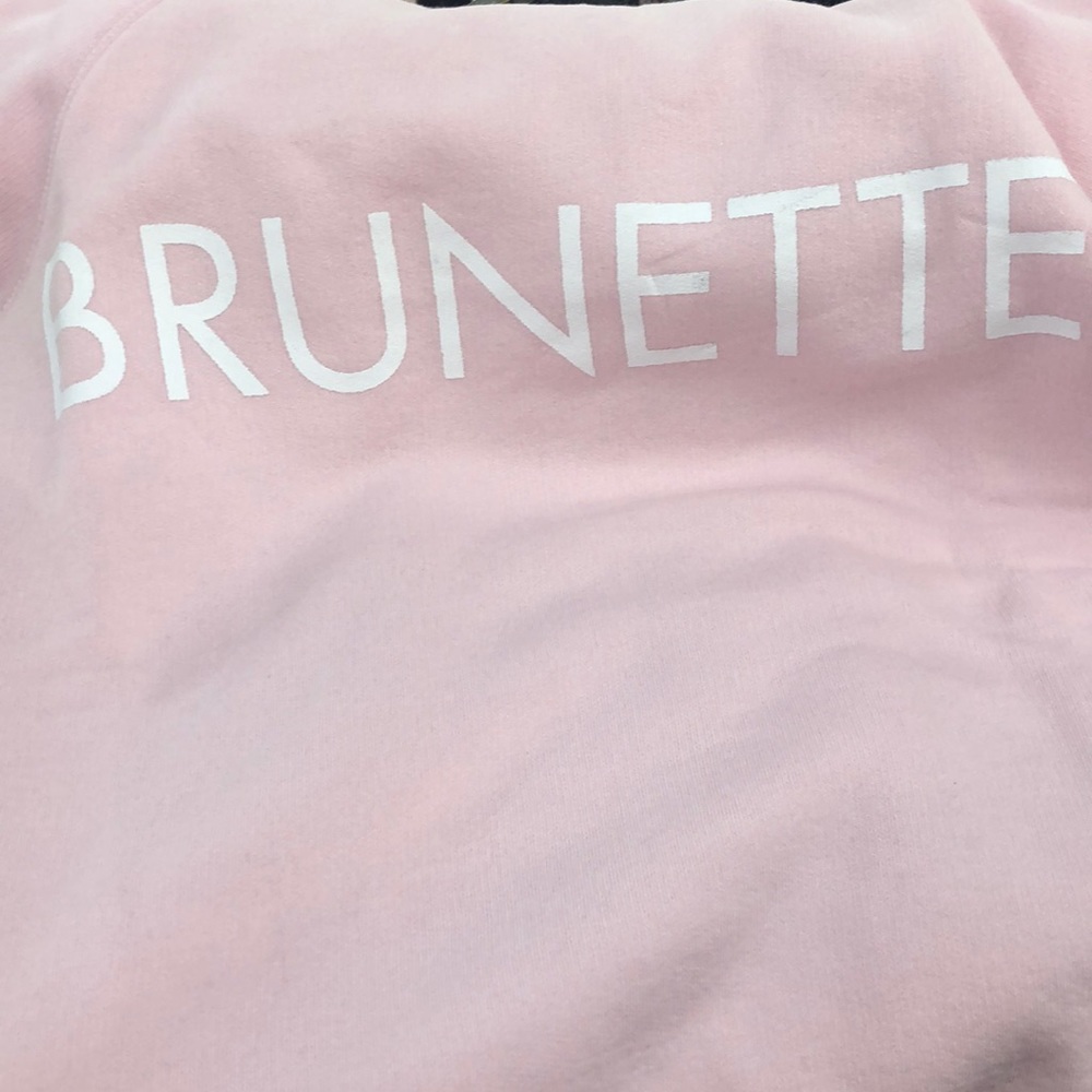 1 LEFT❗️🌟NEW BRUNETTE CREW NECK PINK COMFY!! - Picture 2 of 3